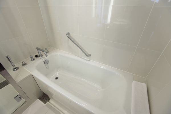 Cost of Bathtub Repair in Fresno